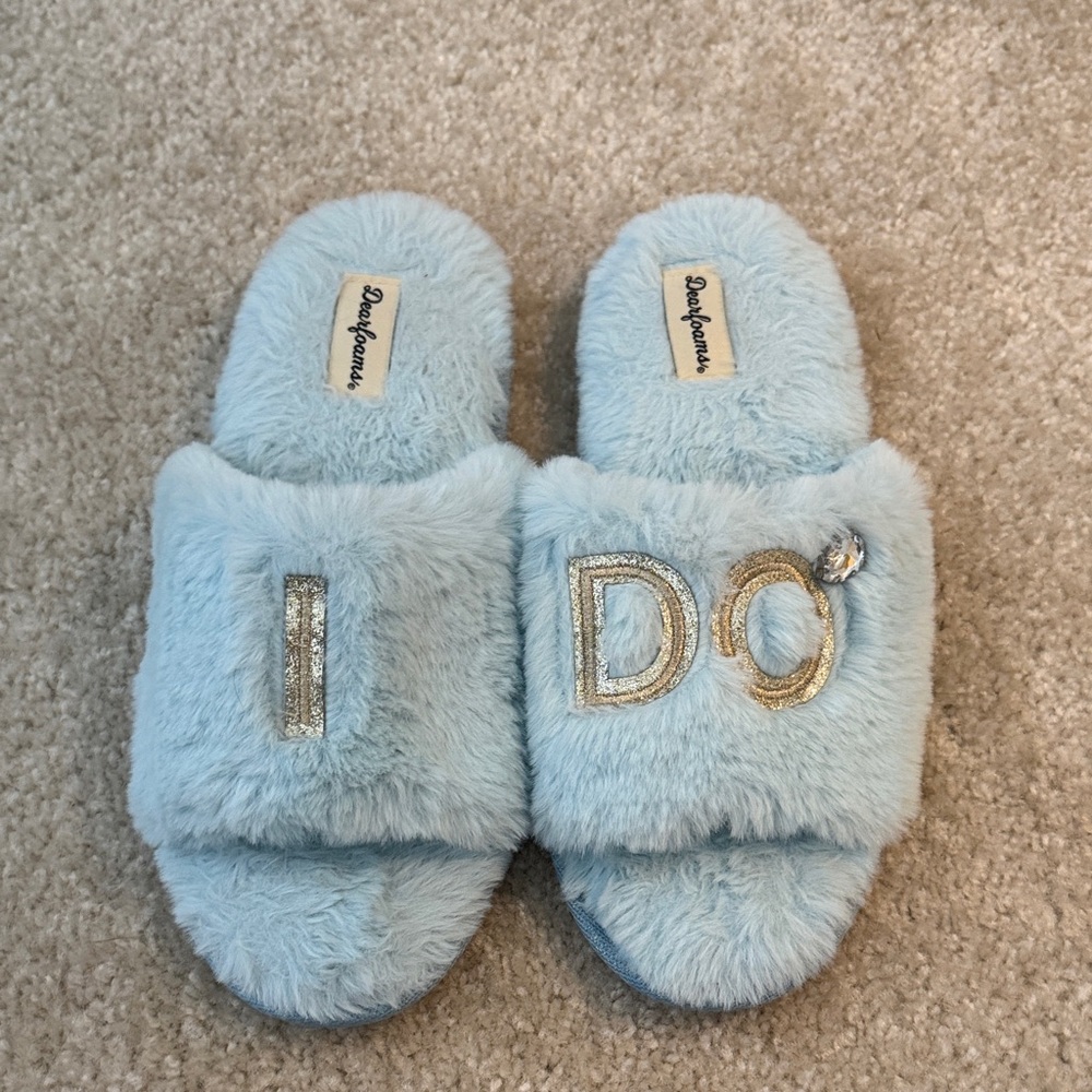 dearfoams Light Blue Fuzzy 'I Do' Slide Slippers -- worn once indoors